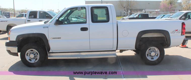 image for item H6075 2006 Chevrolet Silverado 2500HD Ext. Cab pickup truck
