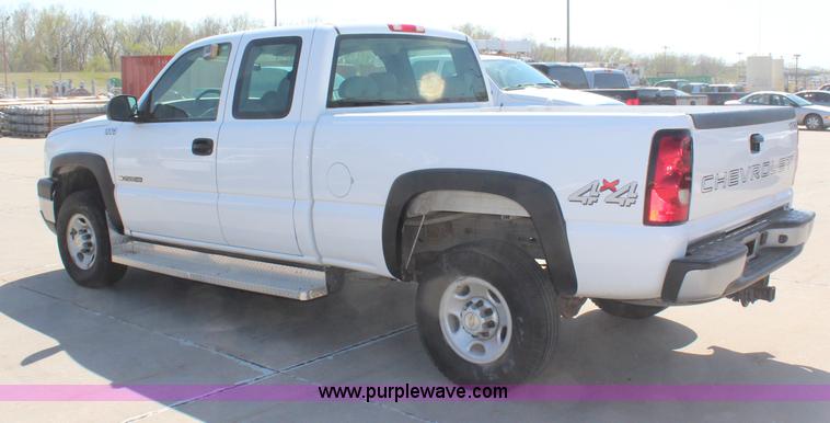 image for item H6075 2006 Chevrolet Silverado 2500HD Ext. Cab pickup truck