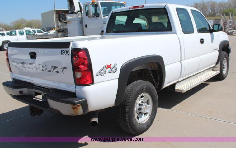 image for item H6075 2006 Chevrolet Silverado 2500HD Ext. Cab pickup truck