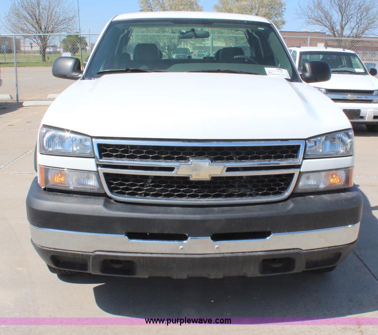 image for item H6075 2006 Chevrolet Silverado 2500HD Ext. Cab pickup truck