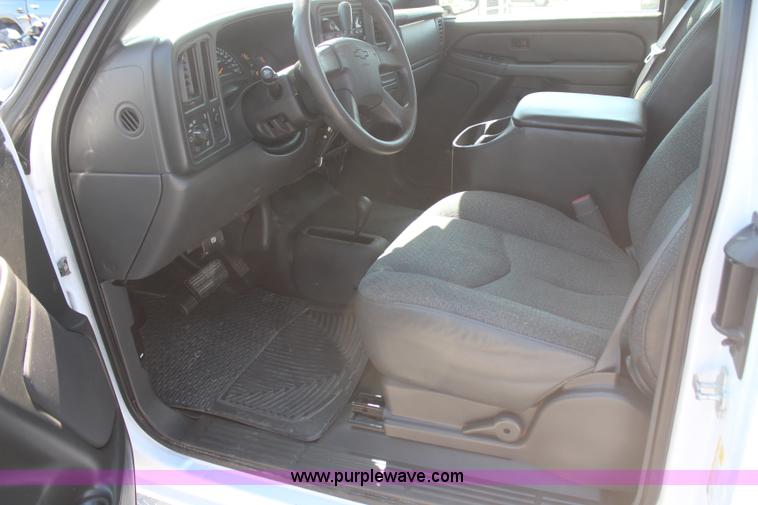 image for item H6075 2006 Chevrolet Silverado 2500HD Ext. Cab pickup truck