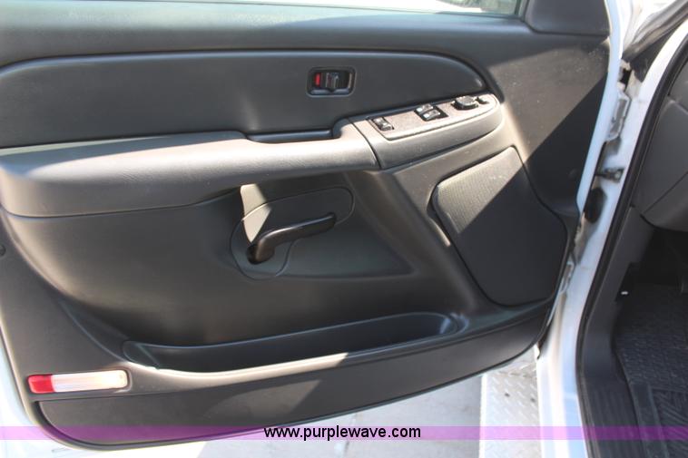 image for item H6075 2006 Chevrolet Silverado 2500HD Ext. Cab pickup truck