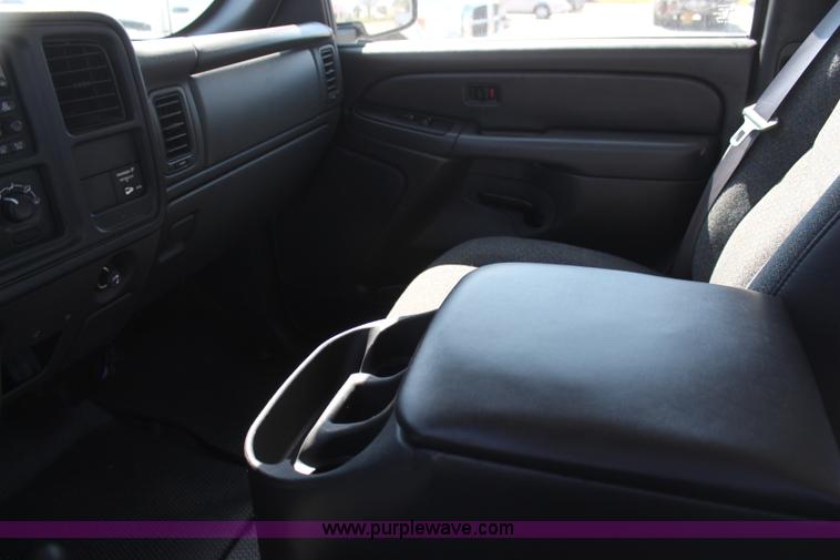 image for item H6075 2006 Chevrolet Silverado 2500HD Ext. Cab pickup truck