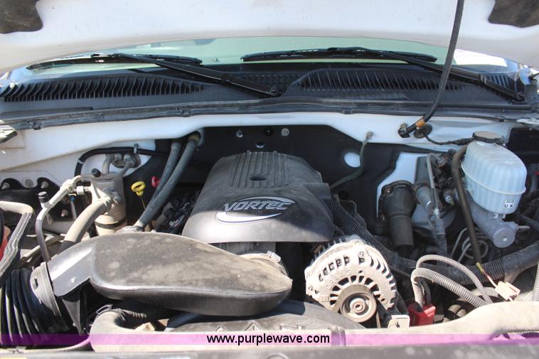 image for item H6075 2006 Chevrolet Silverado 2500HD Ext. Cab pickup truck