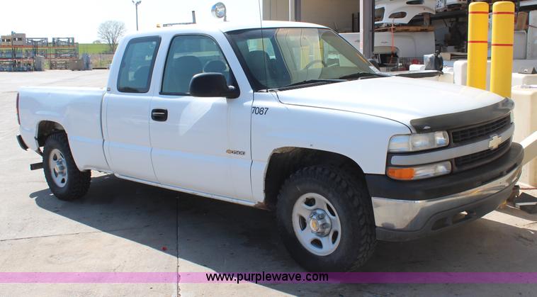 image for item H6076 1999 Chevrolet Silverado 1500 Ext. Cab pickup truck