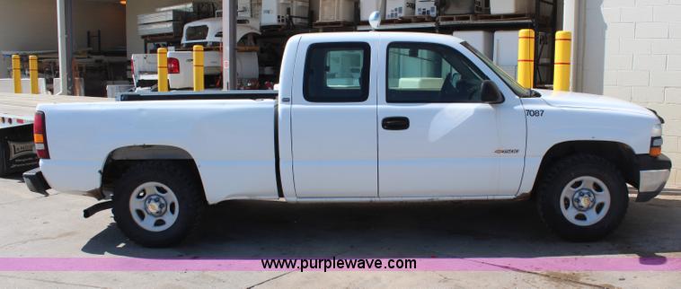 image for item H6076 1999 Chevrolet Silverado 1500 Ext. Cab pickup truck