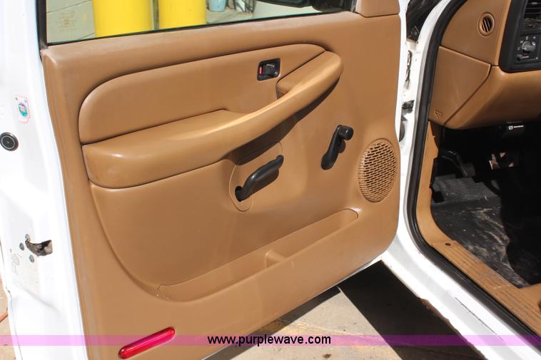 image for item H6076 1999 Chevrolet Silverado 1500 Ext. Cab pickup truck