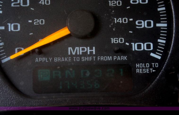 image for item H6076 1999 Chevrolet Silverado 1500 Ext. Cab pickup truck