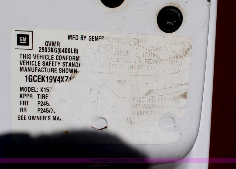 image for item H6076 1999 Chevrolet Silverado 1500 Ext. Cab pickup truck