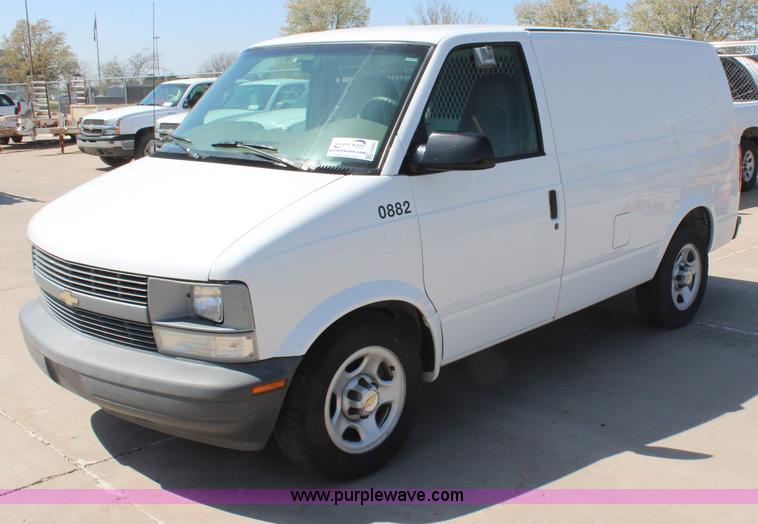 image for item H6085 2004 Chevrolet Astro Cargo service van