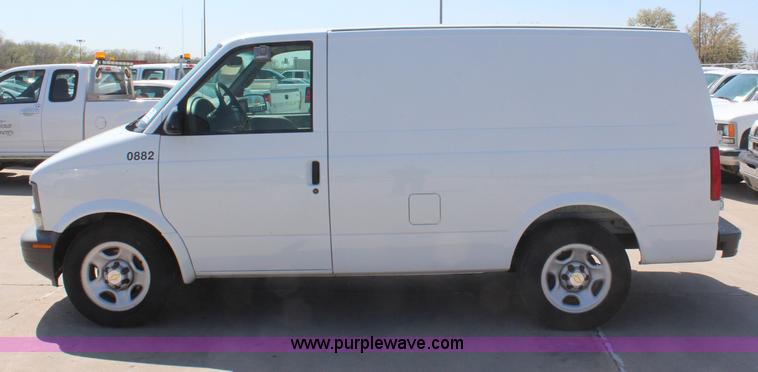 image for item H6085 2004 Chevrolet Astro Cargo service van