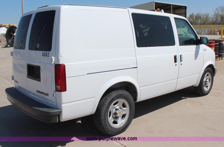 image for item H6085 2004 Chevrolet Astro Cargo service van