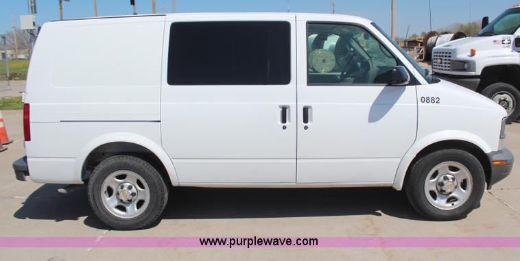 image for item H6085 2004 Chevrolet Astro Cargo service van