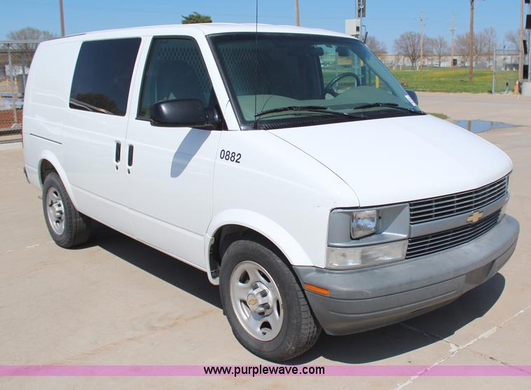 image for item H6085 2004 Chevrolet Astro Cargo service van
