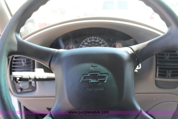 image for item H6085 2004 Chevrolet Astro Cargo service van