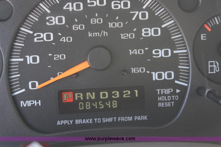 image for item H6085 2004 Chevrolet Astro Cargo service van