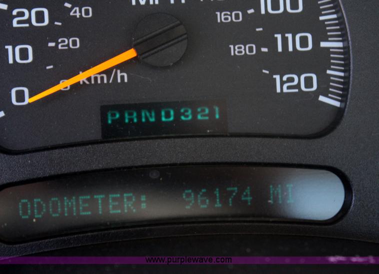 image for item H6086 2004 Chevrolet Silverado 1500 pickup truck