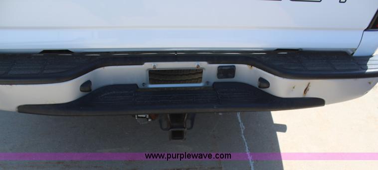 image for item H6086 2004 Chevrolet Silverado 1500 pickup truck