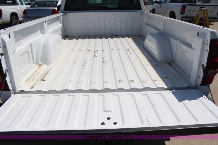 image for item H6086 2004 Chevrolet Silverado 1500 pickup truck