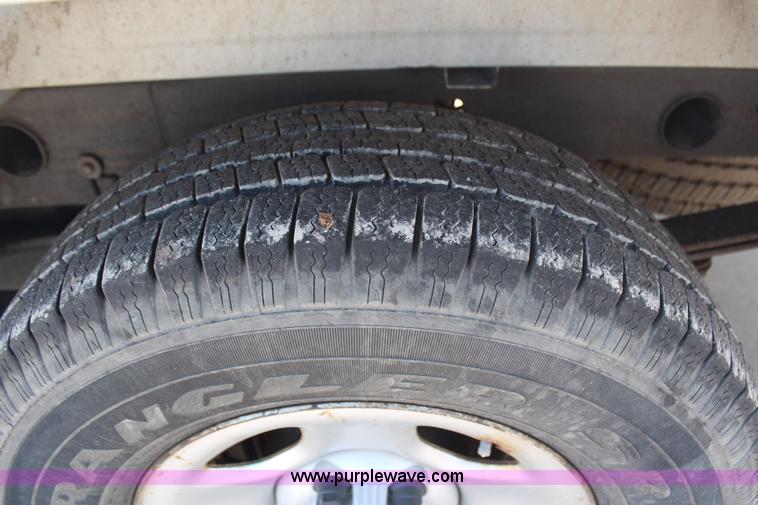 image for item H6086 2004 Chevrolet Silverado 1500 pickup truck