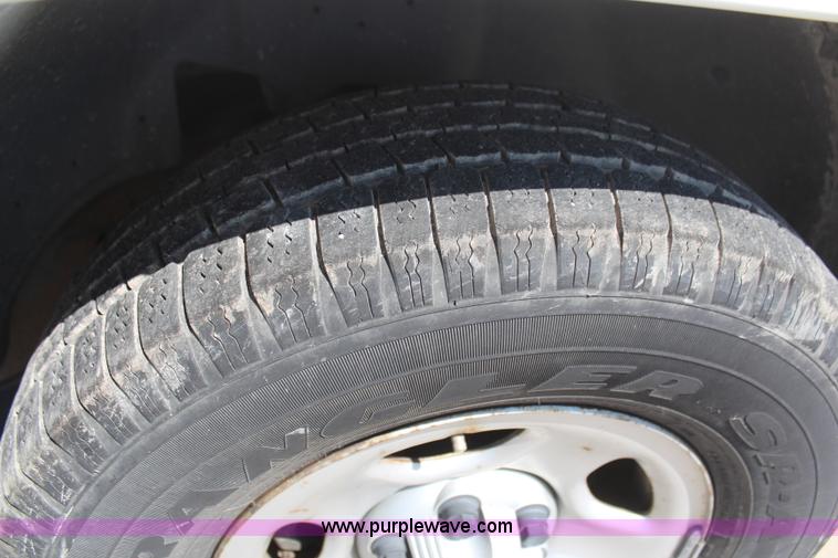 image for item H6086 2004 Chevrolet Silverado 1500 pickup truck