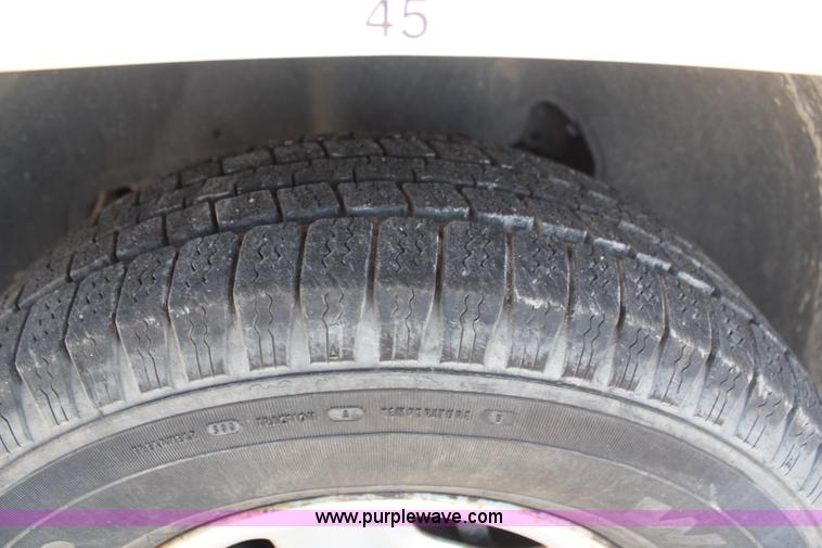 image for item H6086 2004 Chevrolet Silverado 1500 pickup truck