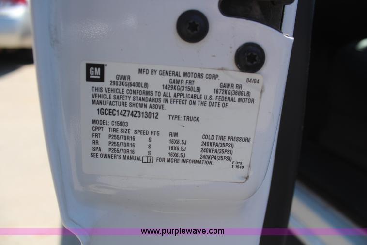 image for item H6086 2004 Chevrolet Silverado 1500 pickup truck