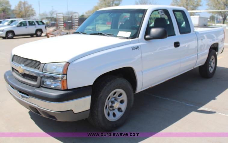 image for item H6087 2005 Chevrolet Silverado 1500 Ext. Cab pickup truck