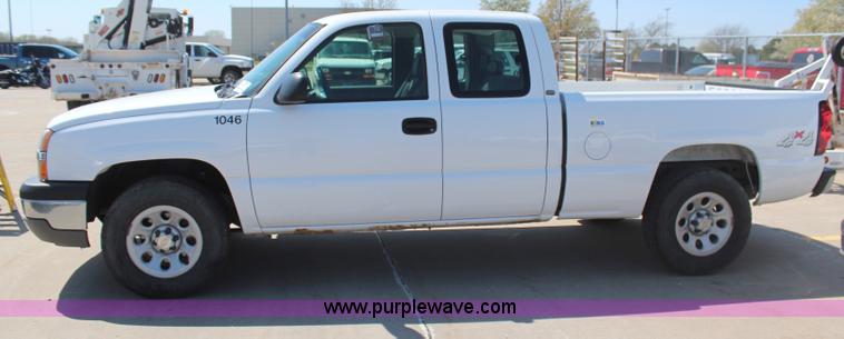 image for item H6087 2005 Chevrolet Silverado 1500 Ext. Cab pickup truck