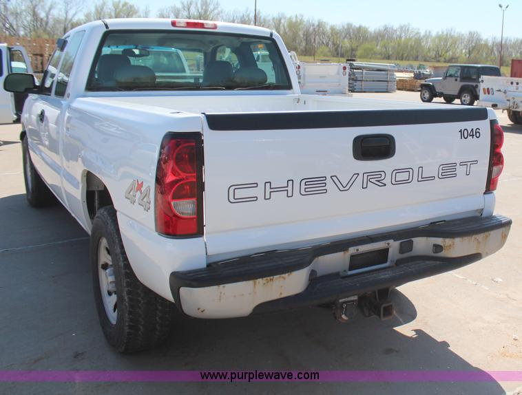 image for item H6087 2005 Chevrolet Silverado 1500 Ext. Cab pickup truck