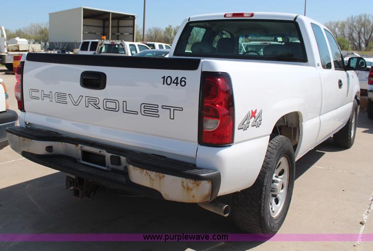 image for item H6087 2005 Chevrolet Silverado 1500 Ext. Cab pickup truck