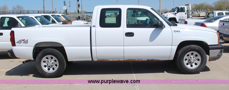 image for item H6087 2005 Chevrolet Silverado 1500 Ext. Cab pickup truck