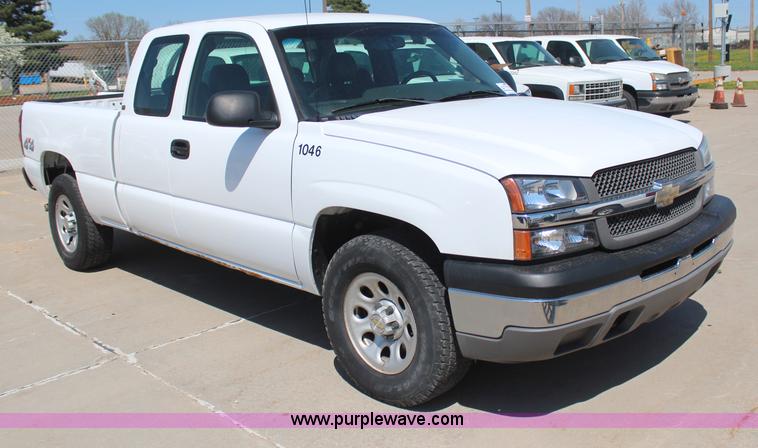 image for item H6087 2005 Chevrolet Silverado 1500 Ext. Cab pickup truck