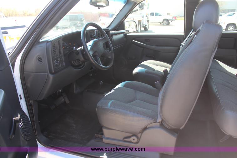 image for item H6087 2005 Chevrolet Silverado 1500 Ext. Cab pickup truck