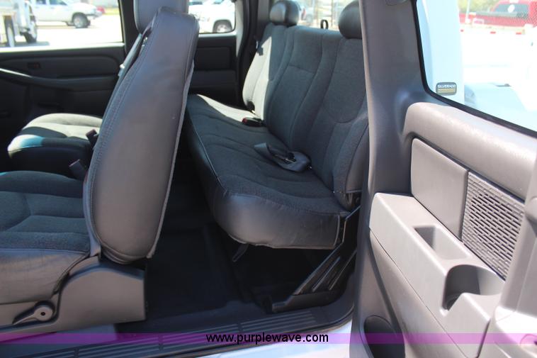 image for item H6087 2005 Chevrolet Silverado 1500 Ext. Cab pickup truck