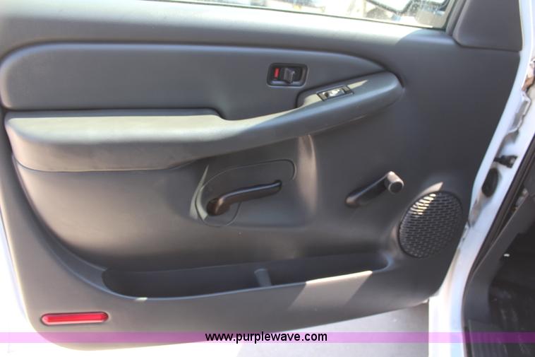 image for item H6087 2005 Chevrolet Silverado 1500 Ext. Cab pickup truck