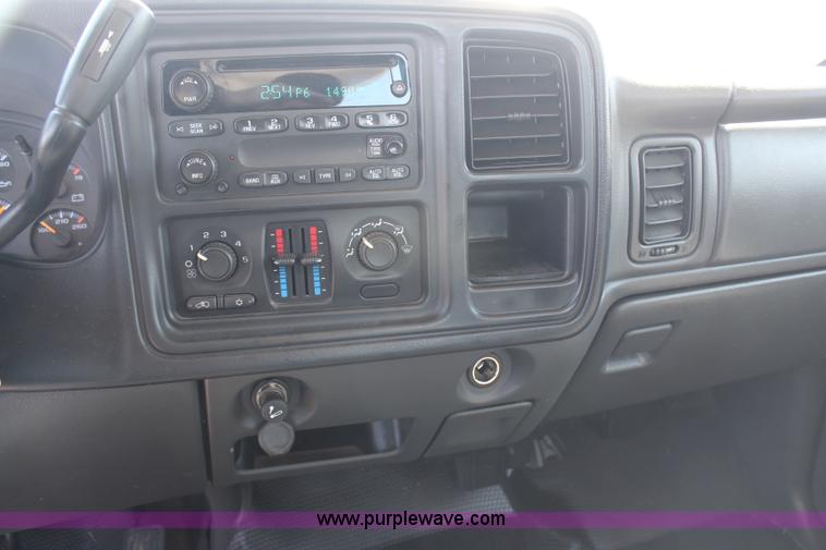 image for item H6087 2005 Chevrolet Silverado 1500 Ext. Cab pickup truck