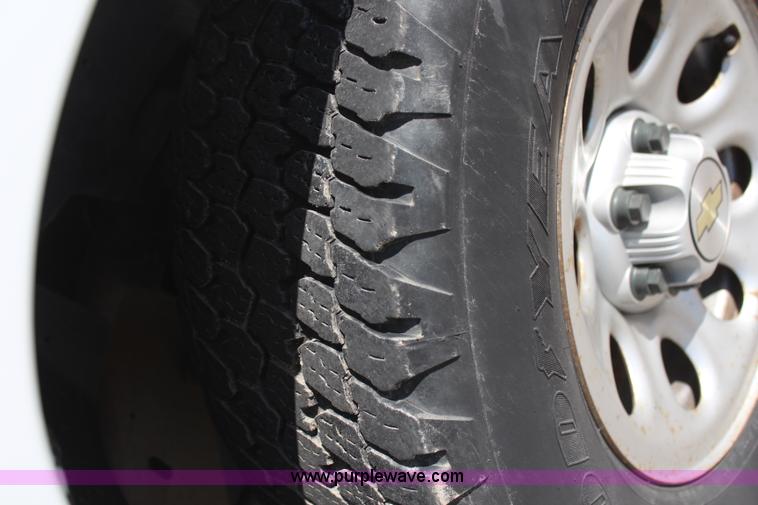 image for item H6087 2005 Chevrolet Silverado 1500 Ext. Cab pickup truck