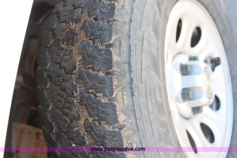 image for item H6087 2005 Chevrolet Silverado 1500 Ext. Cab pickup truck