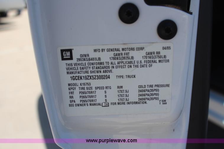 image for item H6087 2005 Chevrolet Silverado 1500 Ext. Cab pickup truck