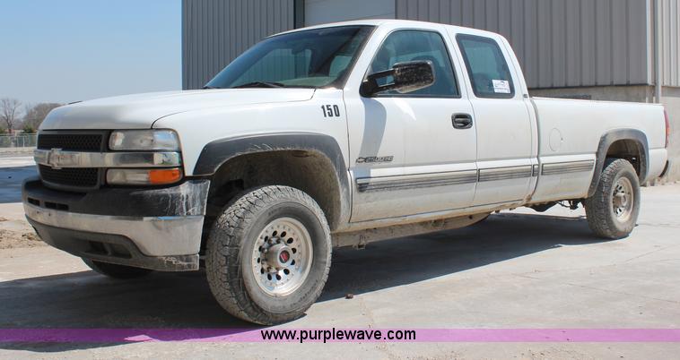 image for item H6172 2001 Chevrolet Silverado 2500HD Ext. Cab pickup truck