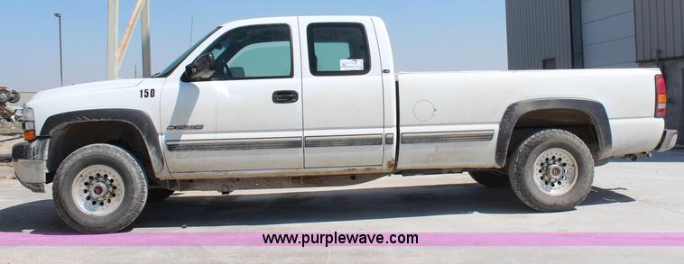 image for item H6172 2001 Chevrolet Silverado 2500HD Ext. Cab pickup truck