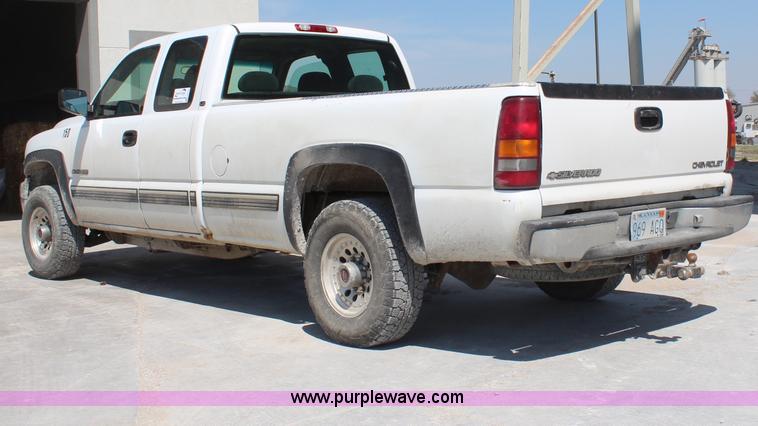image for item H6172 2001 Chevrolet Silverado 2500HD Ext. Cab pickup truck