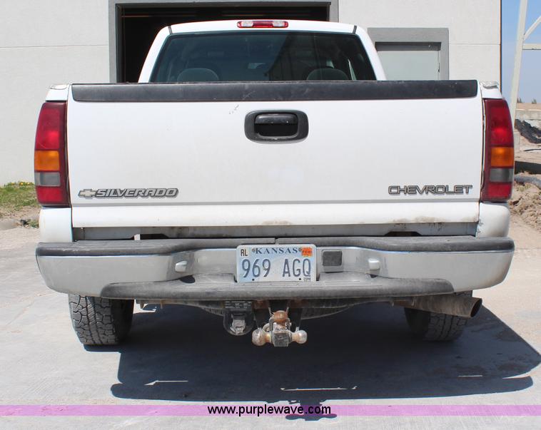 image for item H6172 2001 Chevrolet Silverado 2500HD Ext. Cab pickup truck