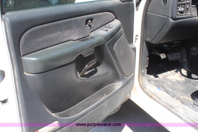 image for item H6172 2001 Chevrolet Silverado 2500HD Ext. Cab pickup truck