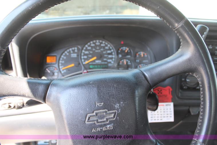 image for item H6172 2001 Chevrolet Silverado 2500HD Ext. Cab pickup truck