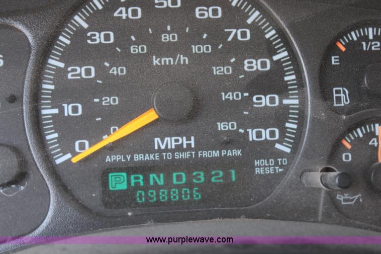 image for item H6172 2001 Chevrolet Silverado 2500HD Ext. Cab pickup truck