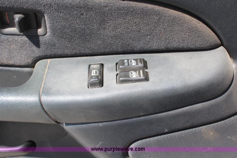 image for item H6172 2001 Chevrolet Silverado 2500HD Ext. Cab pickup truck