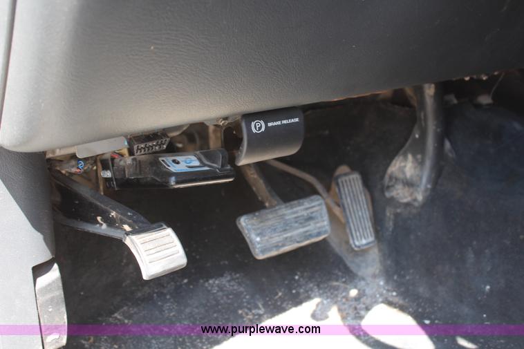 image for item H6172 2001 Chevrolet Silverado 2500HD Ext. Cab pickup truck