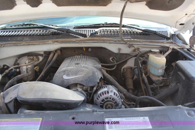 image for item H6172 2001 Chevrolet Silverado 2500HD Ext. Cab pickup truck